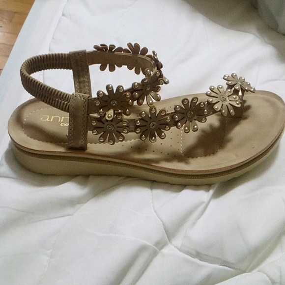Annie Comfort sandals. - Picture 2 of 3